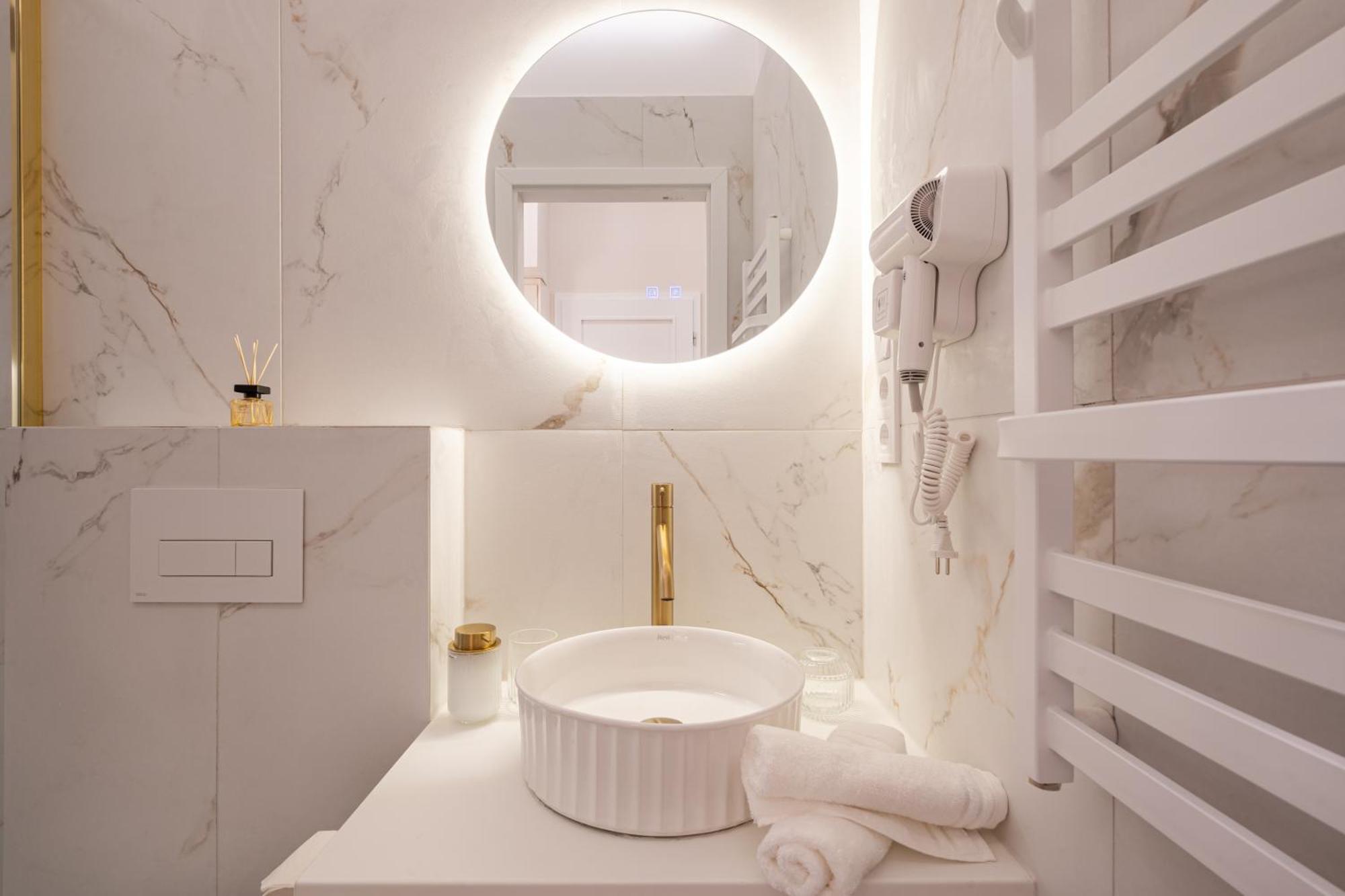 A20 - Boutique Location, By Bqa * Budapesta